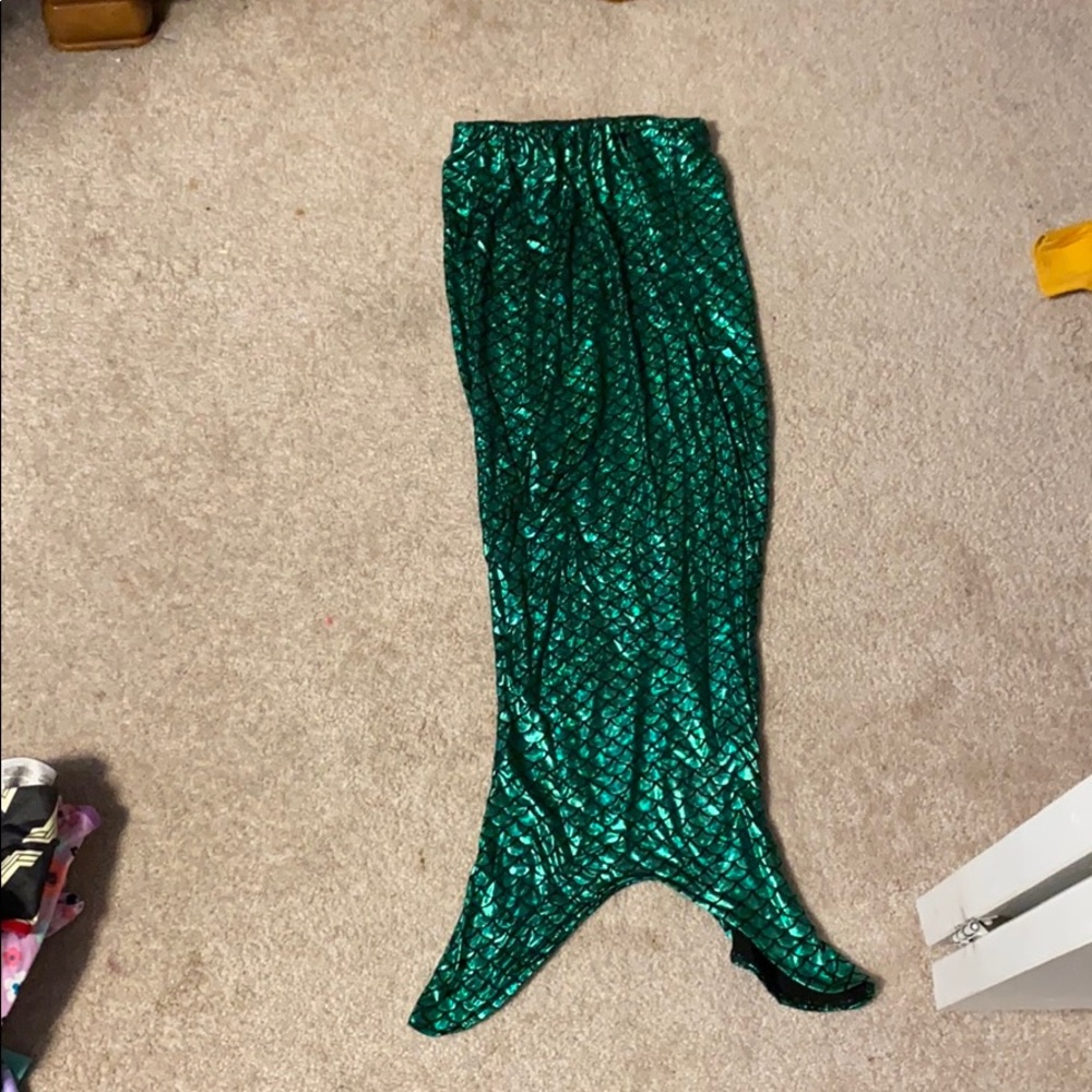 Little girls mermaid tail